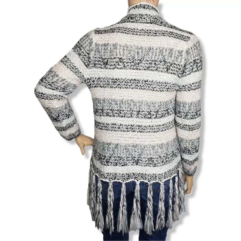 New Chico’s Light Gray Dark Charcoal Gray, Orchid & White Fringed Shawl Medium